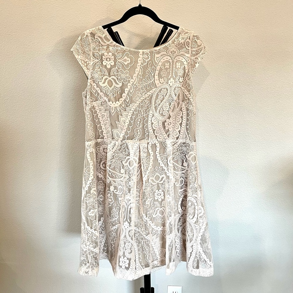 Liz Claiborne White and Nude Lace Overlay Bridal or Boho Style Dress Size 14